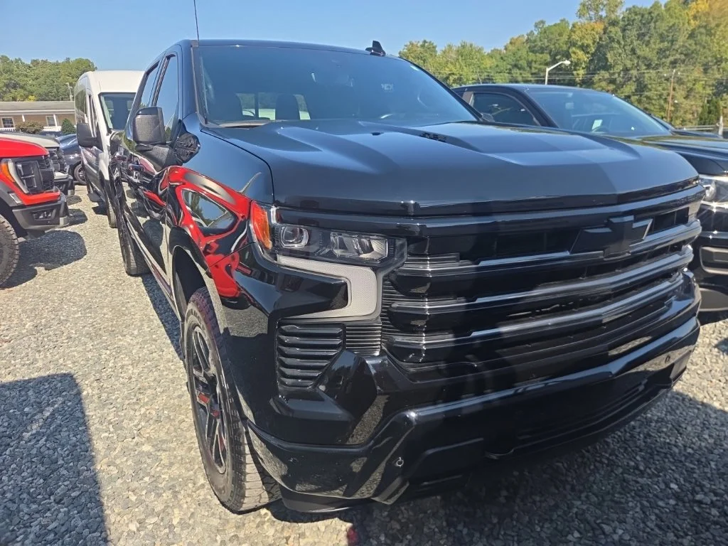 Used 2024 Black Chevrolet High Country image 2
