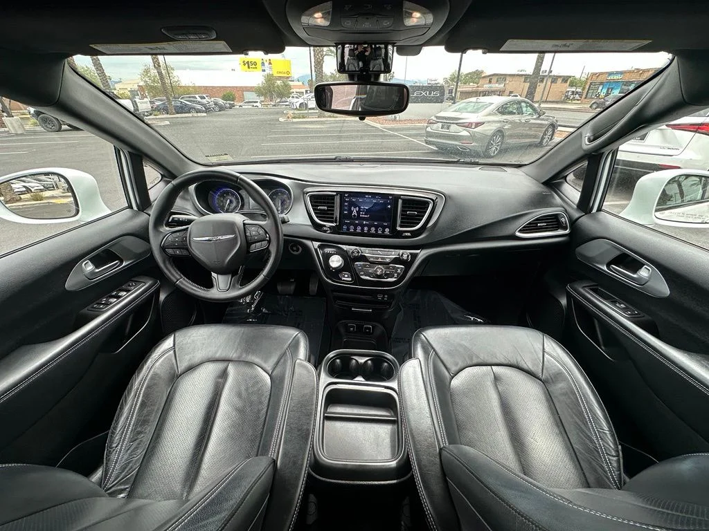 Used 2018 White Chrysler Touring L image 18