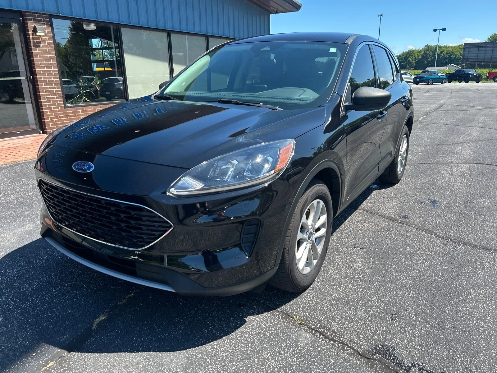 Used 2022 Ford Escape SE with VIN 1FMCU9G69NUA14538 for sale in North Kingsville, OH