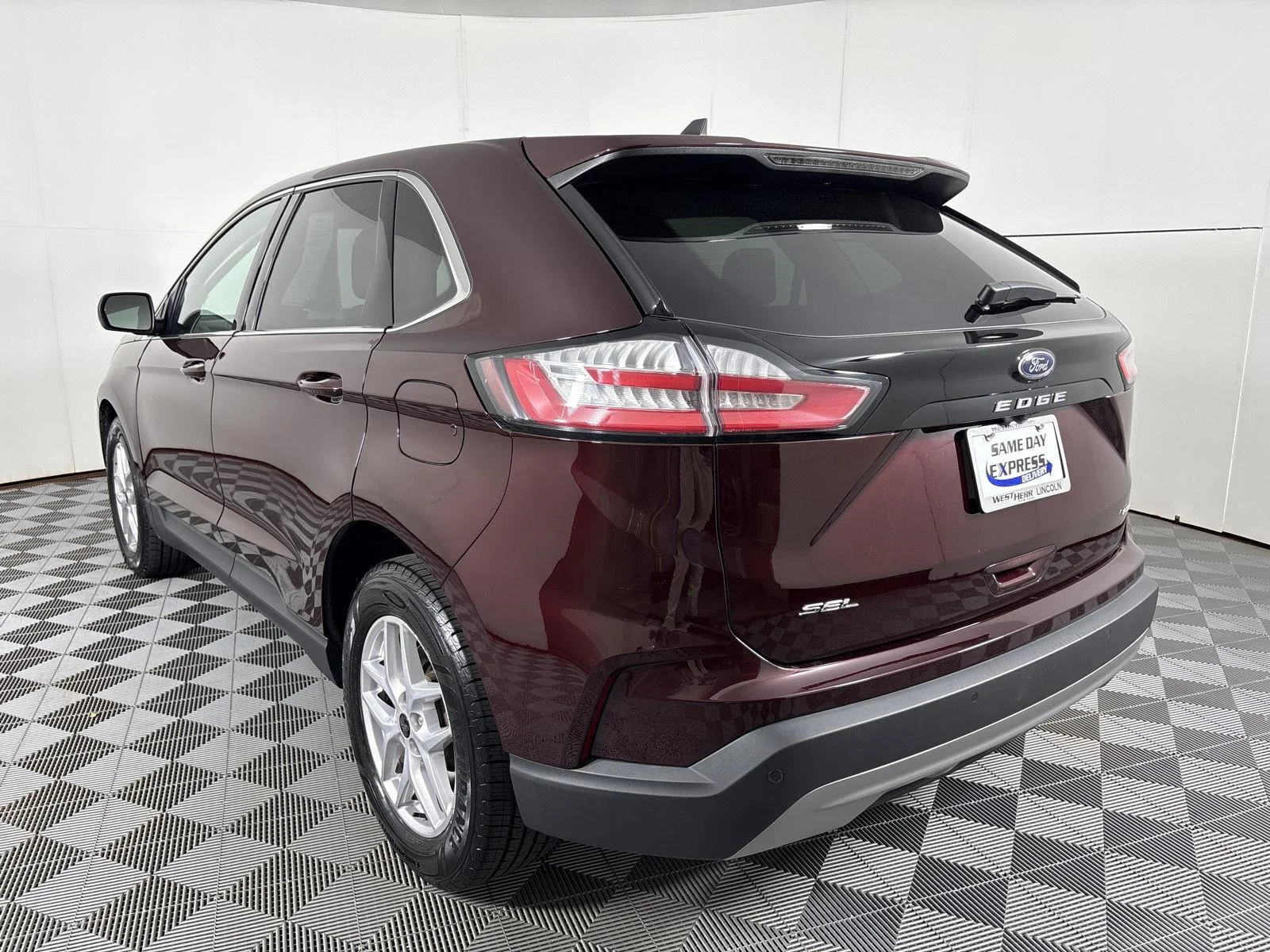 Used 2024 Burgundy Velvet Metallic Tinted Clearcoat Ford SEL image 17
