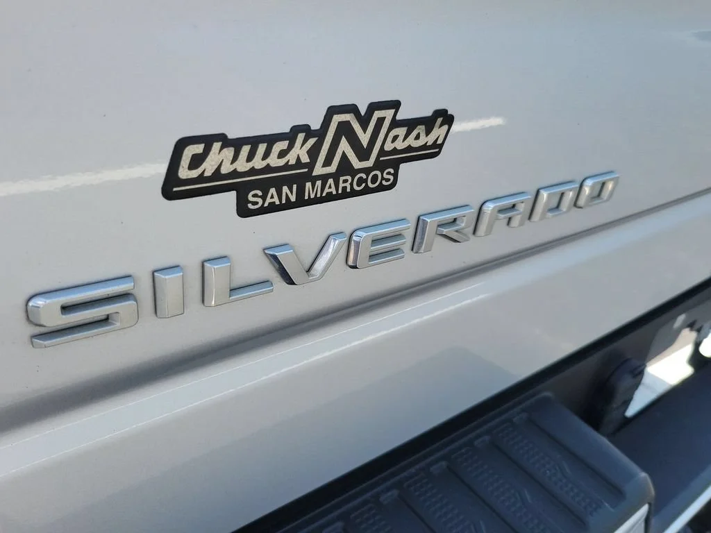 Used 2022 SILVER ICE METALLIC Chevrolet Custom image 31