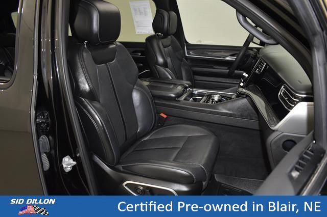 Used 2022 Diamond Black Crystal Pearlcoat Jeep Series III image 8