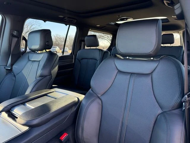 New 2026 Silver-Zynith Exterior Paint Jeep Limited Reserve image 17