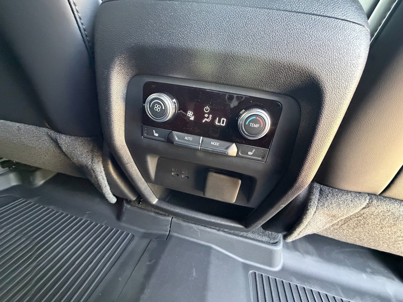 2026 GMC Acadia Denali - Photo 33