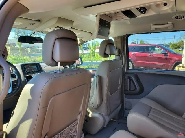 Used 2015 Cashmere/Sandstone Pearlcoat Chrysler Touring image 24