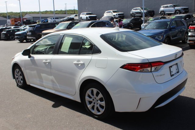 Used 2022 White Toyota LE image 3