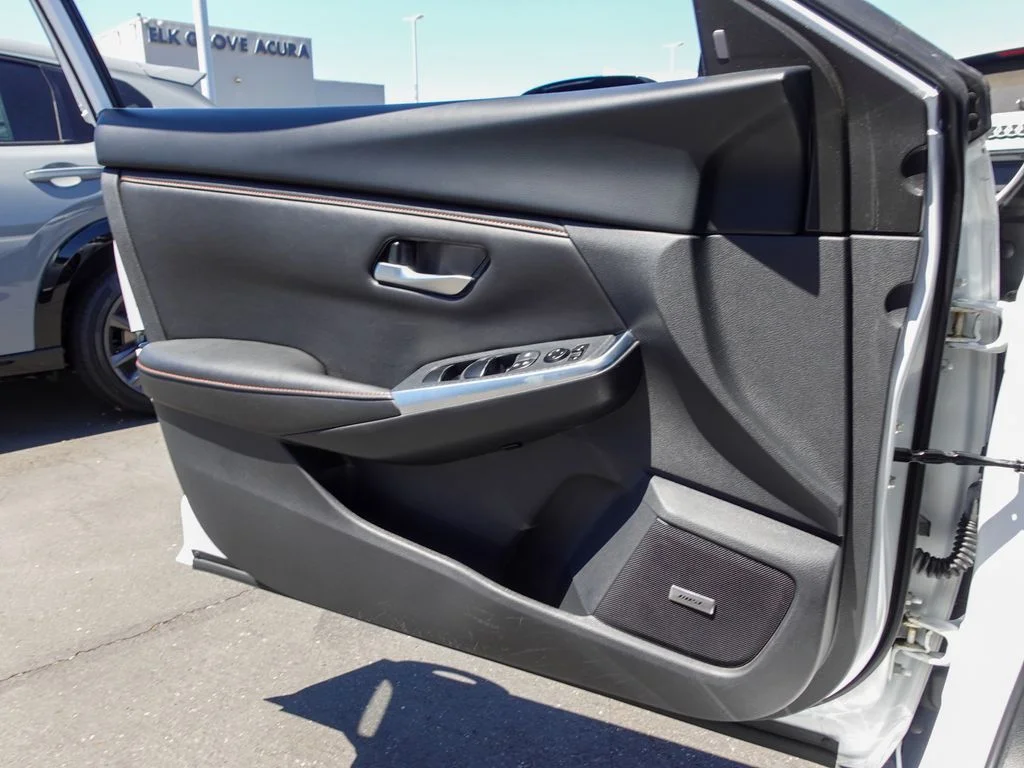 Used 2024 Aspen White Nissan SR image 17