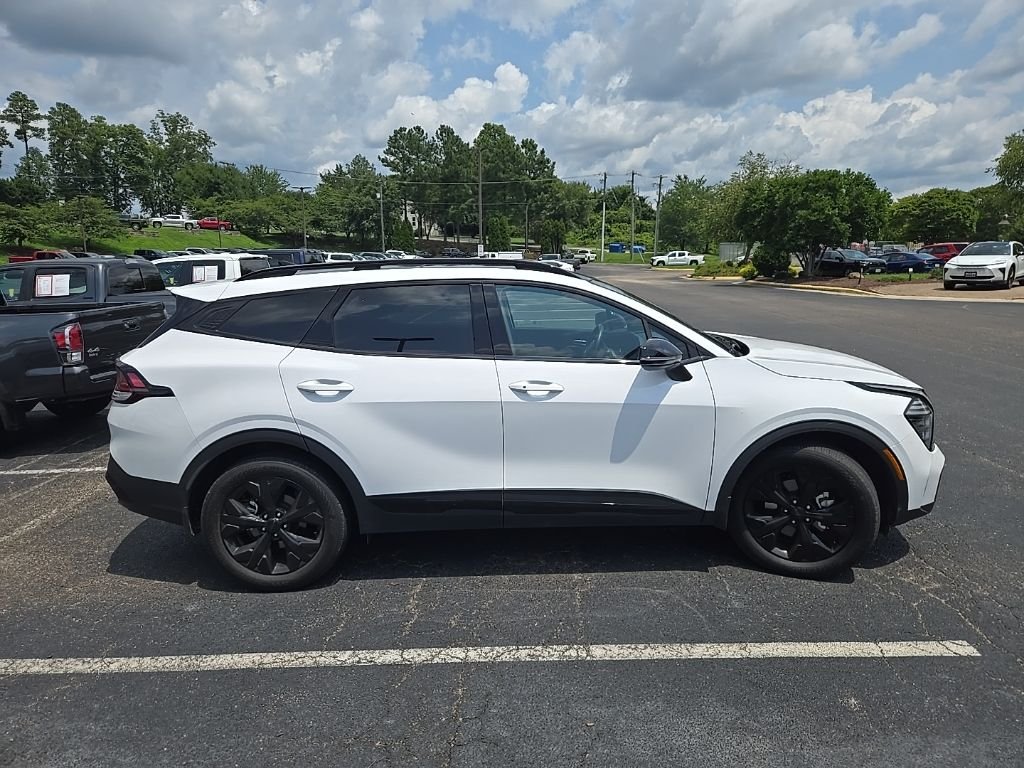 Used 2025 White Kia X-Line image 2