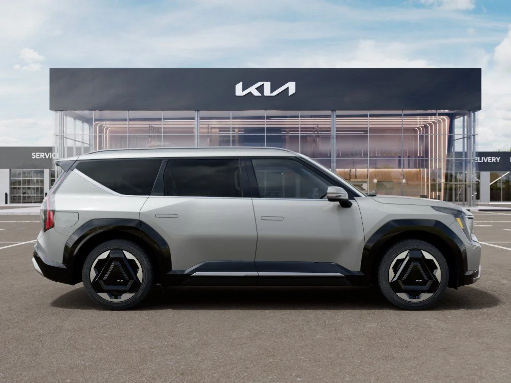 New 2026 Ivory Silver Kia Land image 7