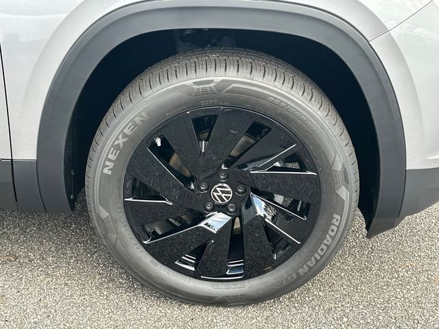 New 2026 Silver Volkswagen 2.0T SE w/Technology image 12