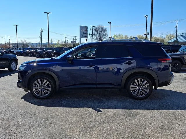 Used 2023 Blue Nissan SL image 6