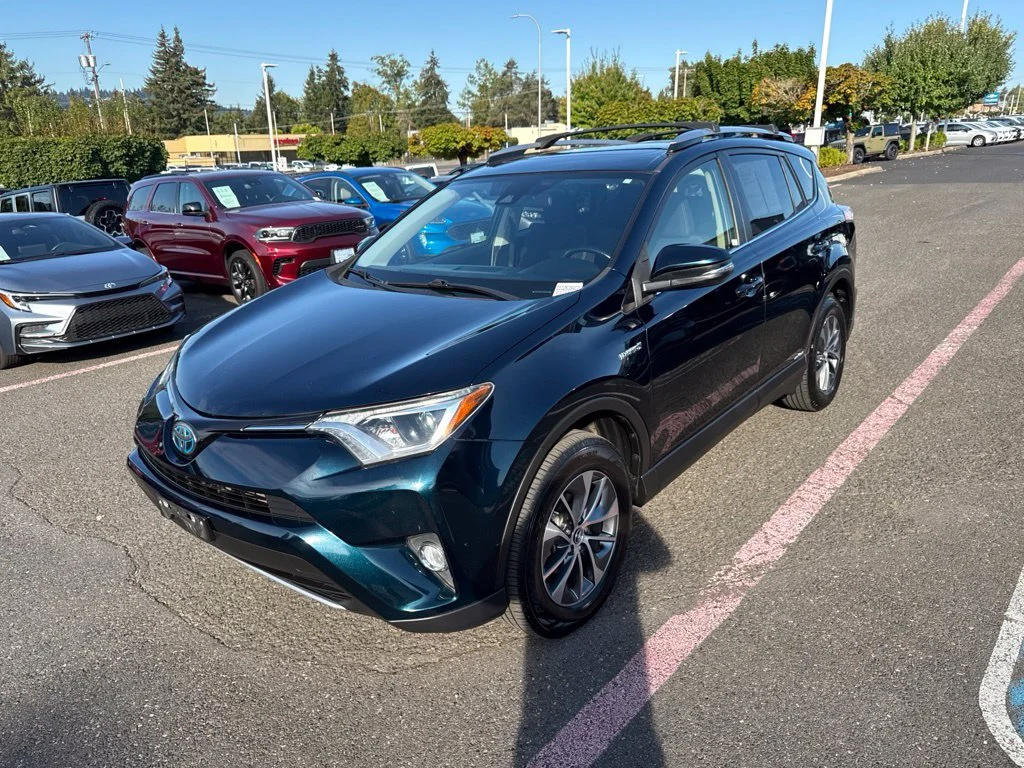 Used 2018 Aqua Toyota XLE image 3