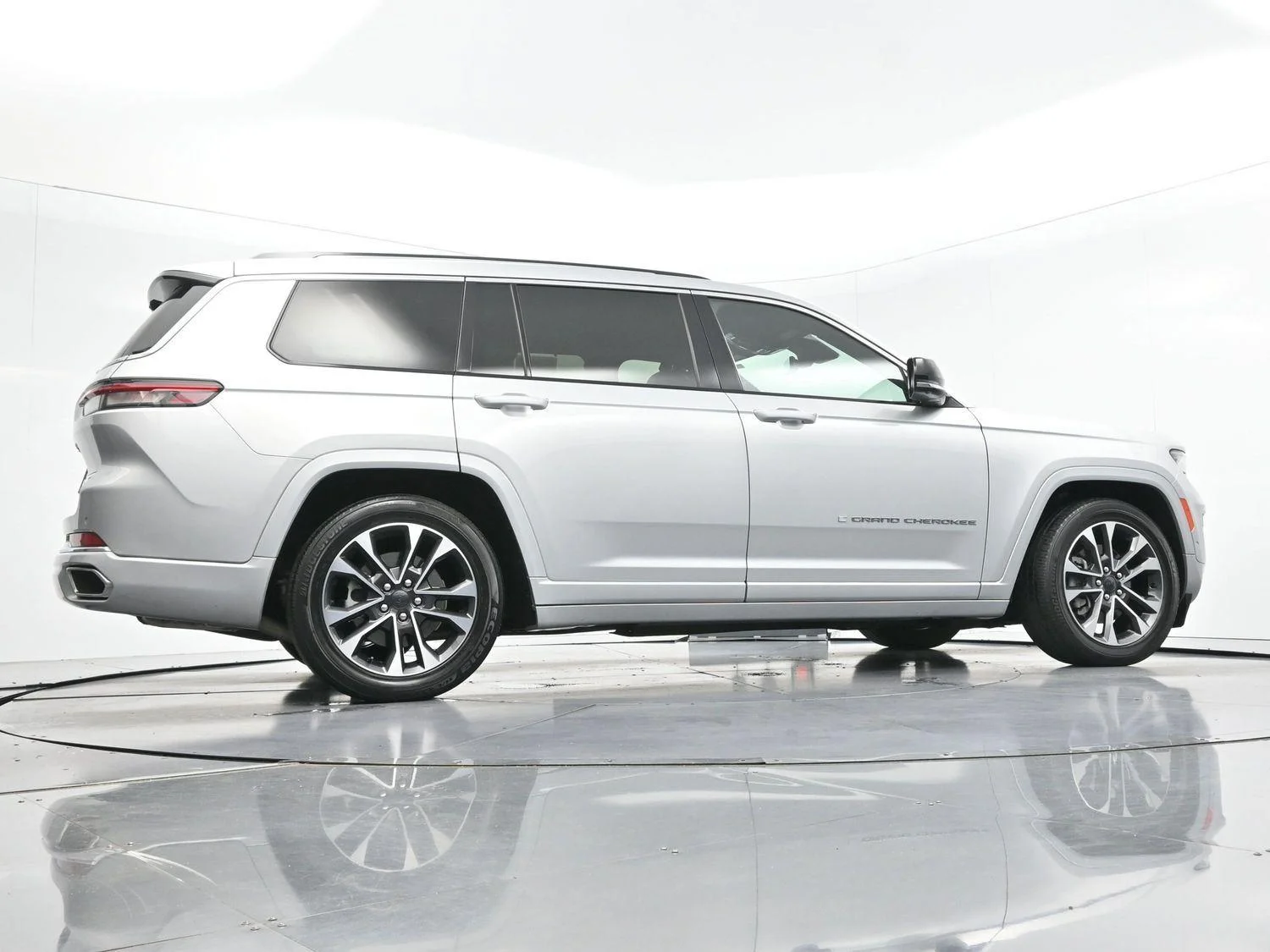 Used 2022 Silver Zynith Jeep Overland image 56