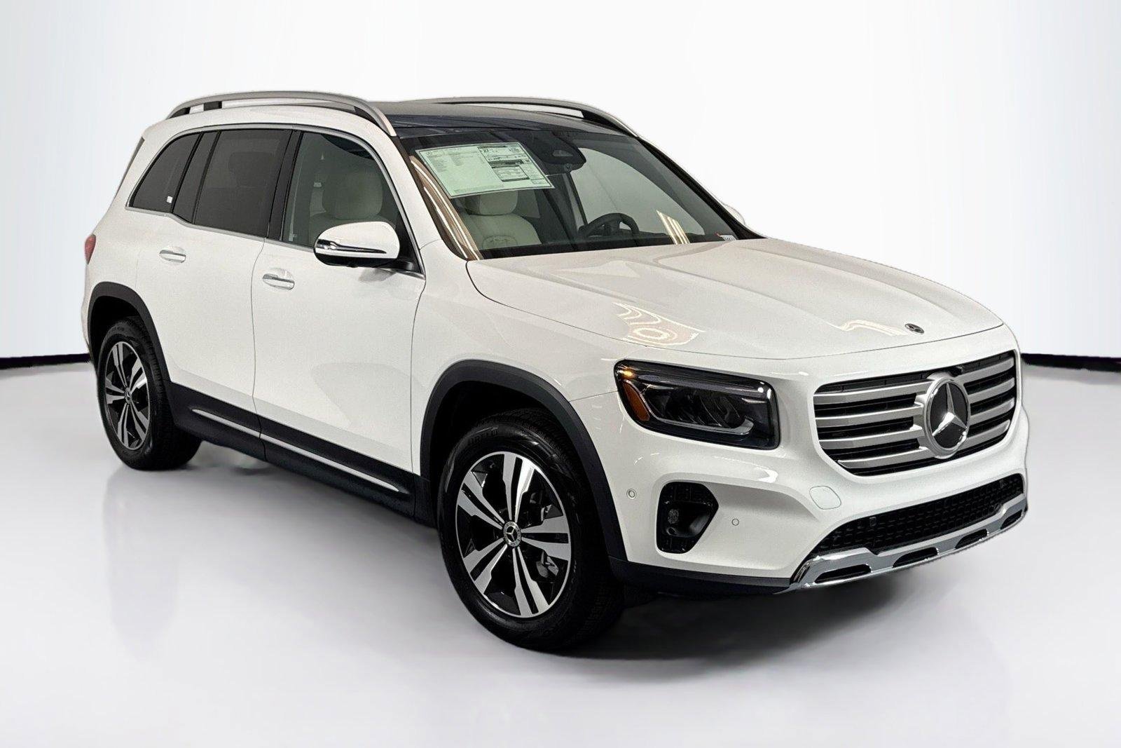New 2026 Polar White Mercedes-Benz GLB 250 image 3