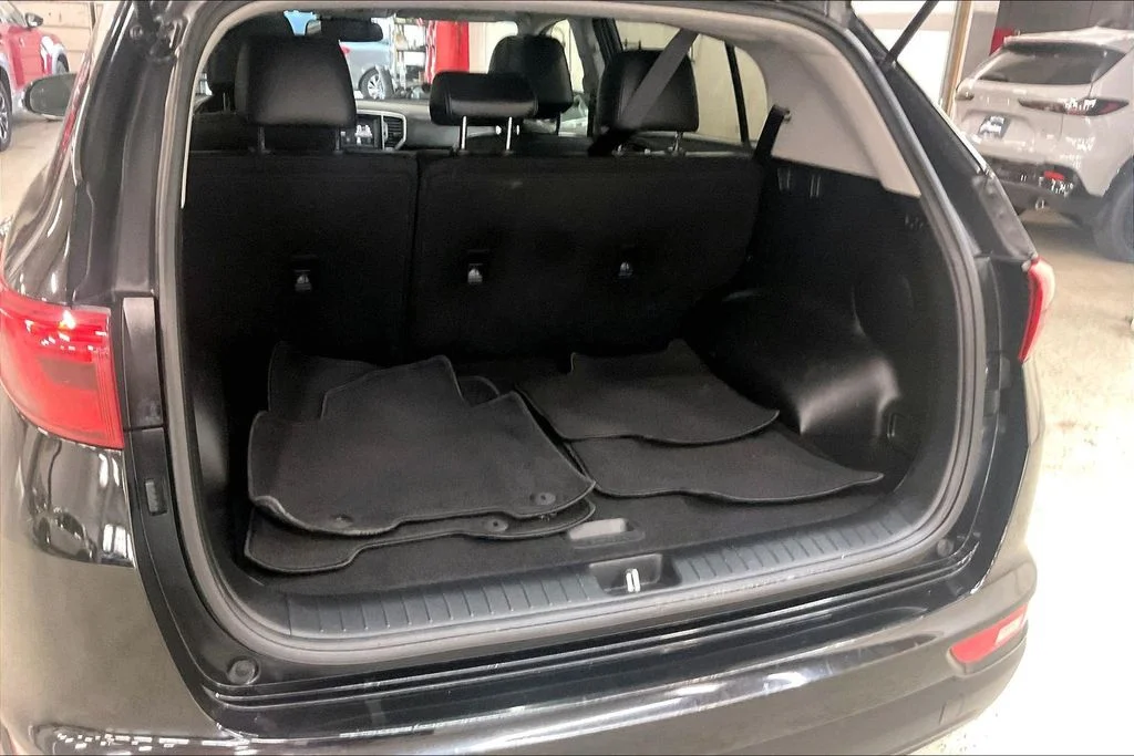 Used 2017 Red Kia EX image 28