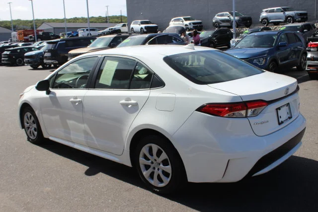 Used 2022 White Toyota LE image 3