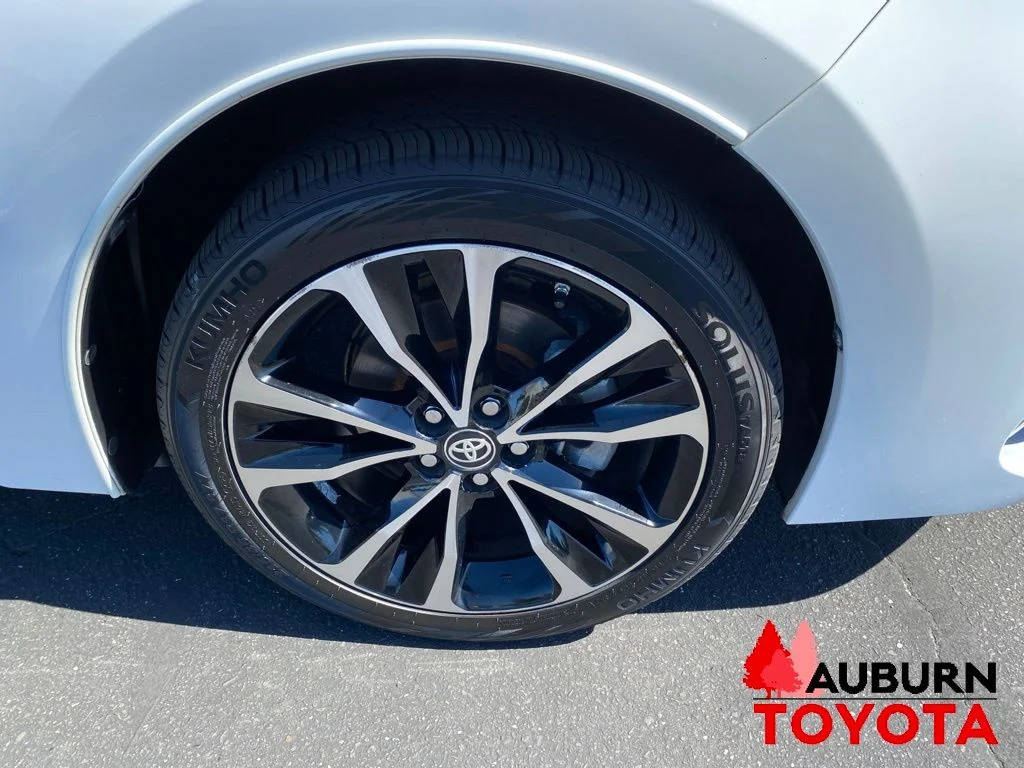 Used 2017 Ice Cap Toyota SE image 9