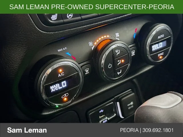 Used 2017 Blue Jeep Latitude image 15