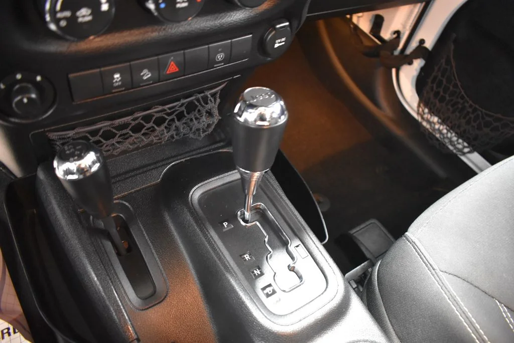 Used 2015 White Jeep Sahara image 15