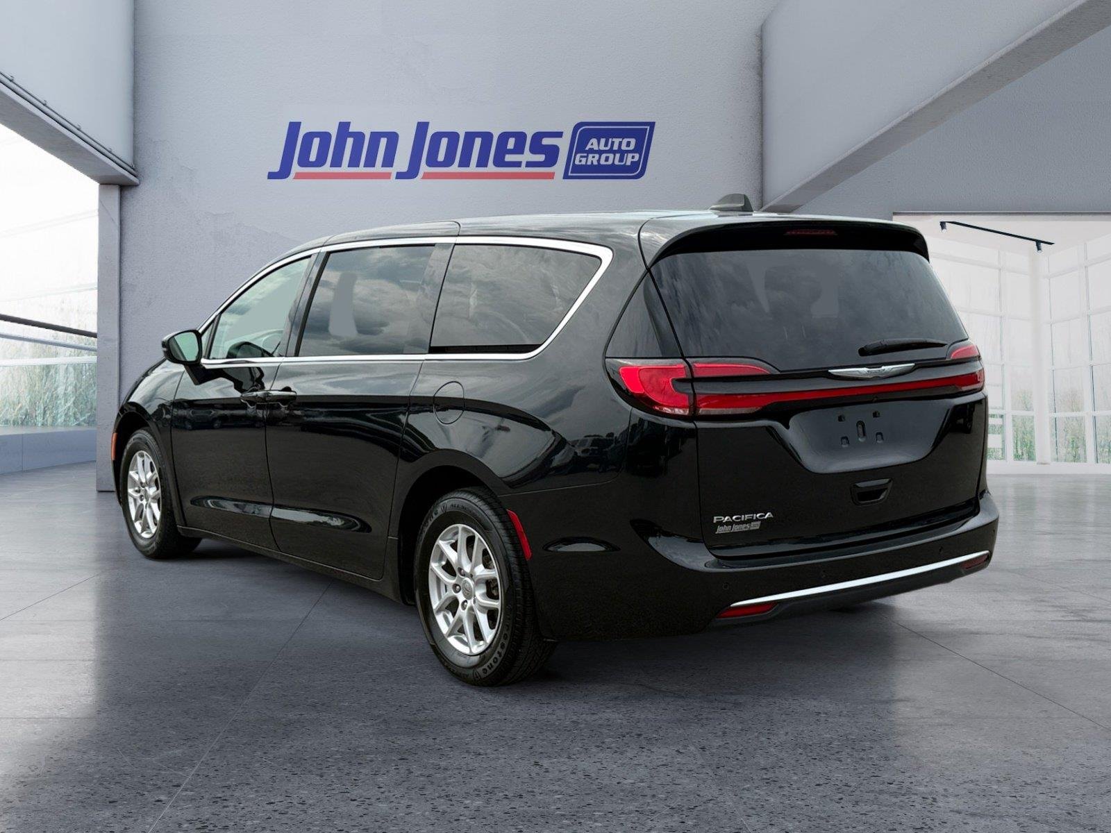 Used 2023 Brilliant Black Crystal Pearlcoat Chrysler Touring L image 3