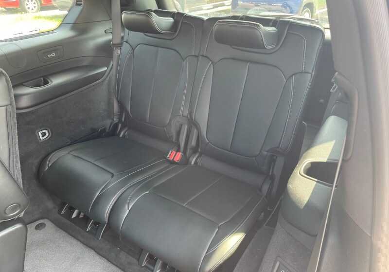 Used 2025 Diamond Black Crystal Pearlcoat Jeep Overland image 7