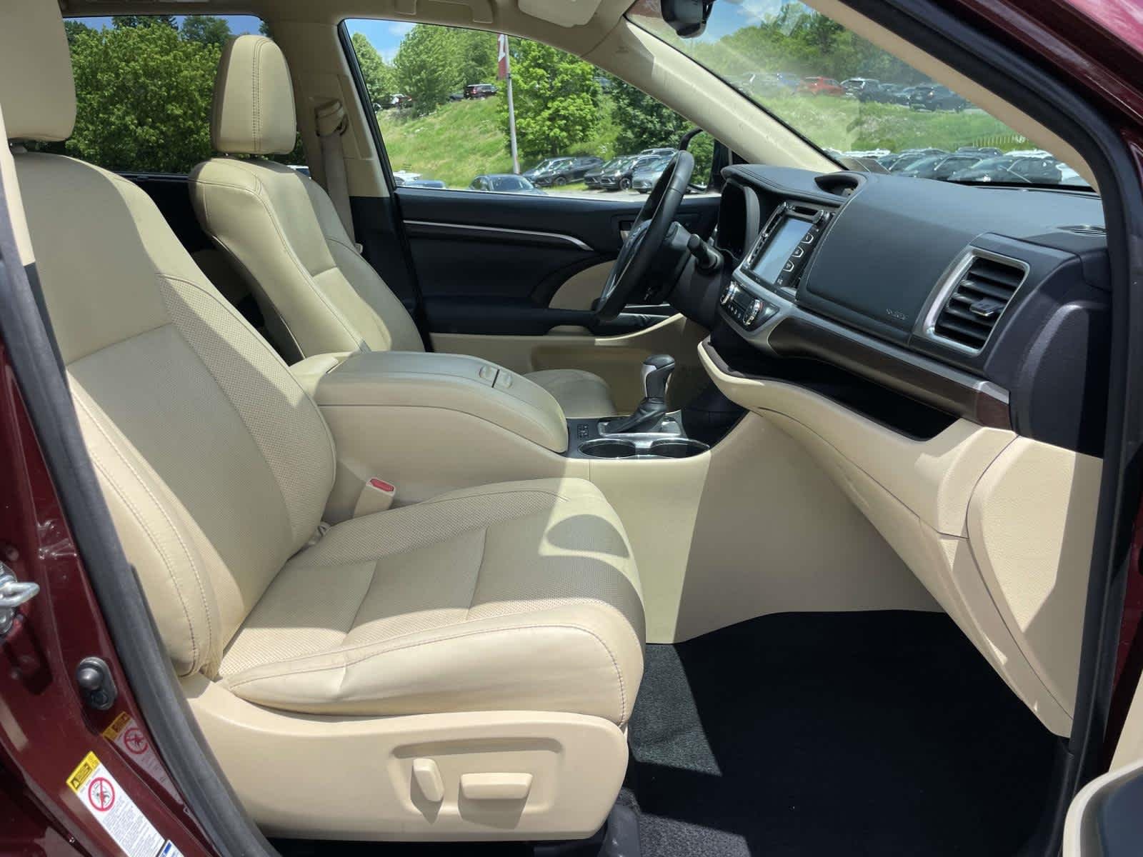 Used 2014 Ooh La La Rouge Mica Toyota Limited image 23