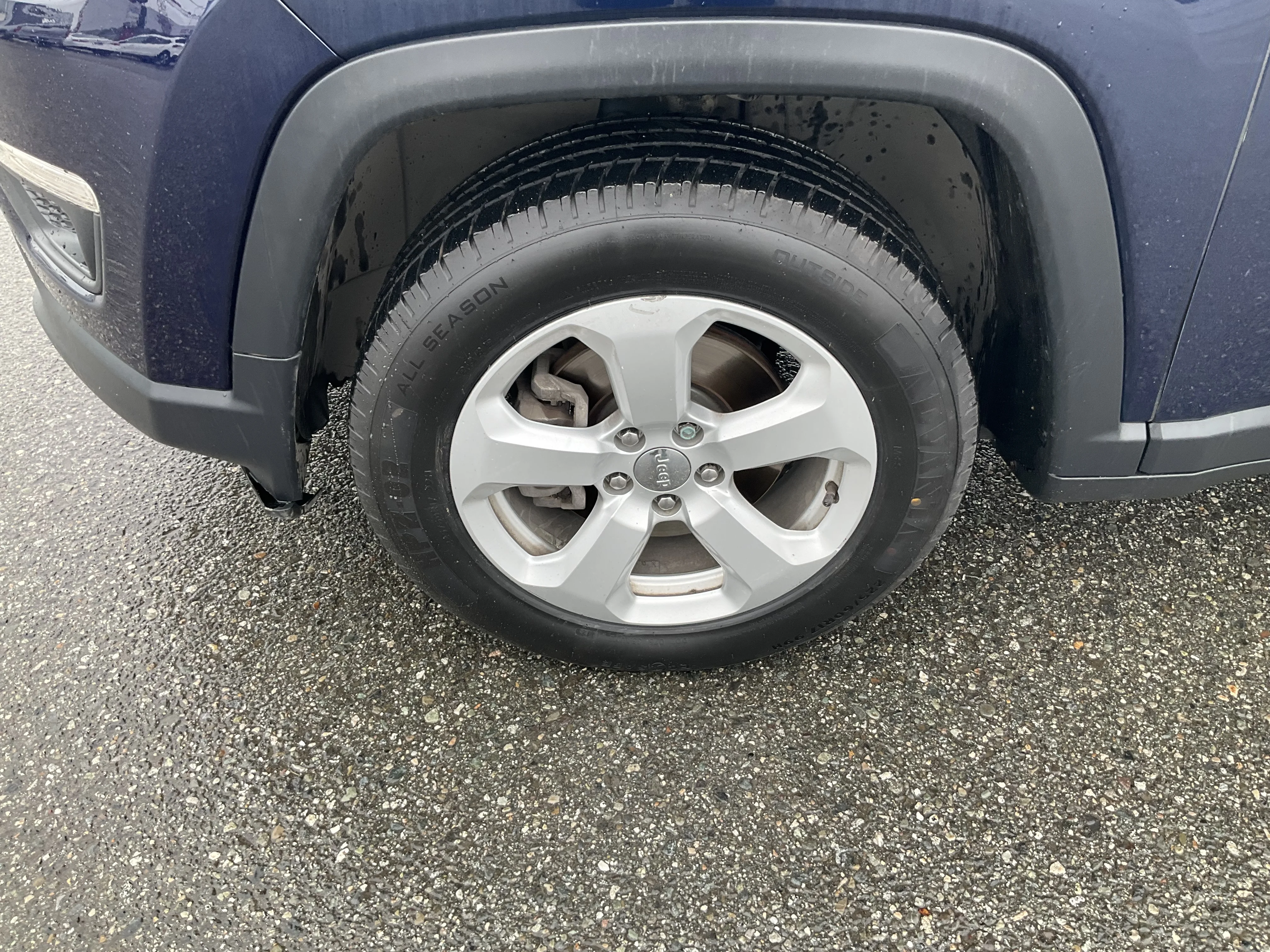 Used 2018 Blue Jeep Latitude image 6