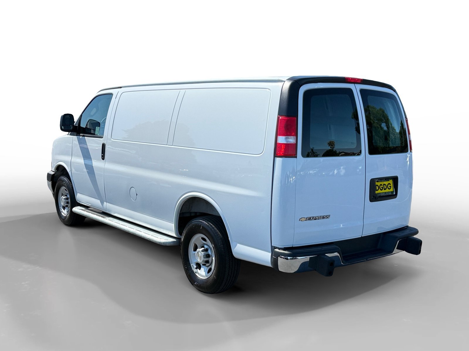 Used 2025 Summit White Chevrolet Work Van image 3