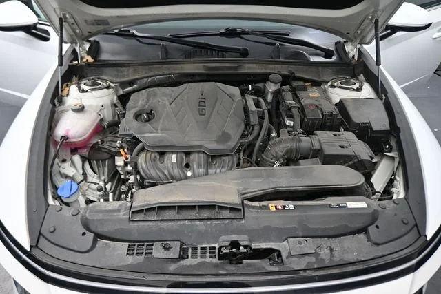 Used 2025 White Hyundai SEL image 12