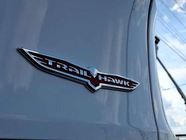 Used 2015 White Jeep Trailhawk image 31