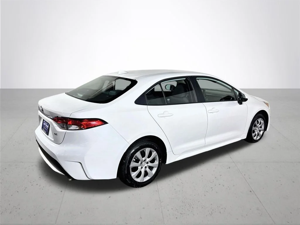 Used 2022 White Toyota LE image 6