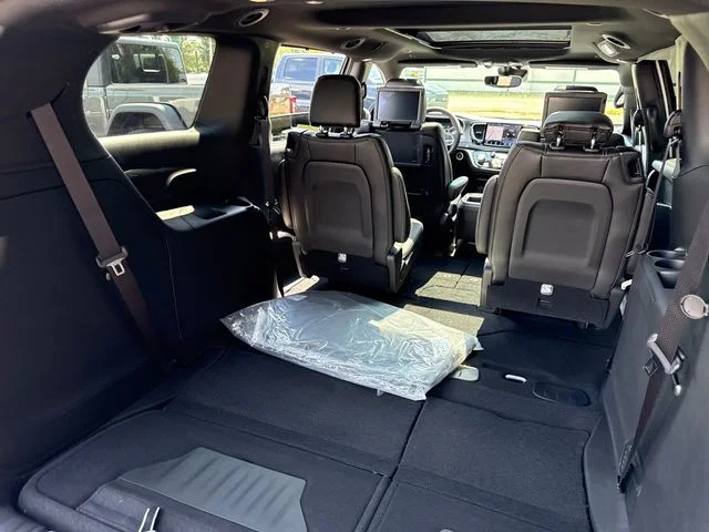 2026 Chrysler Pacifica Select - Photo 33
