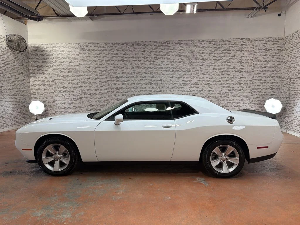 Used 2023 White Dodge SXT image 4