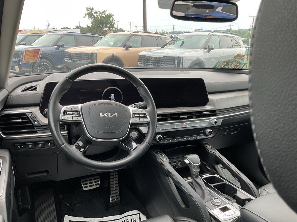 Certified Used 2024 Ebony Black Kia SX image 22