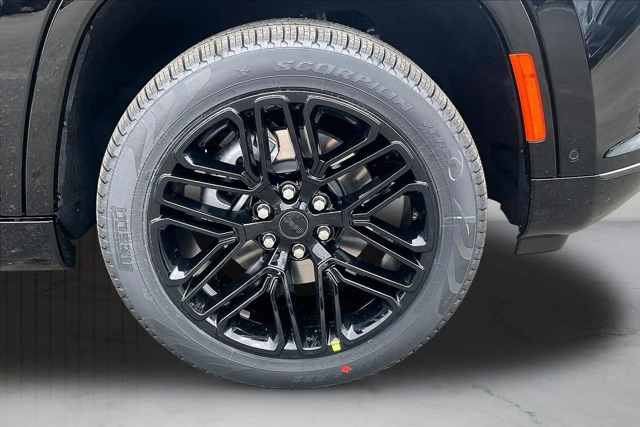 New 2026 High Gloss Black Exterior Paint Jeep Limited Reserve image 36