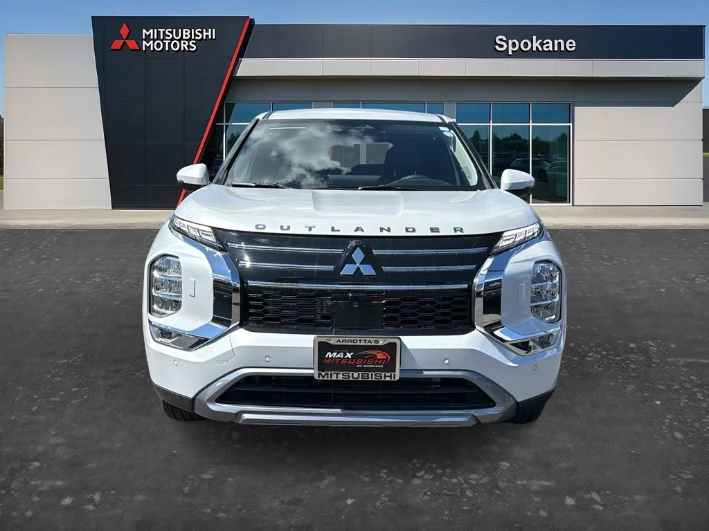 New 2026 White Diamond Mitsubishi LE image 2