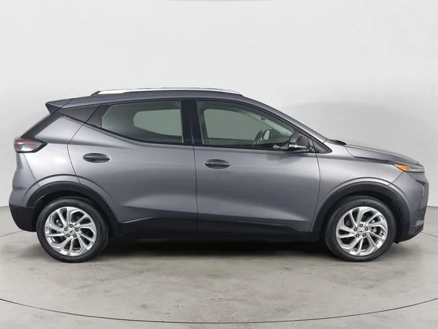 Used 2023 GRAY GHOST METALLIC Chevrolet LT image 4