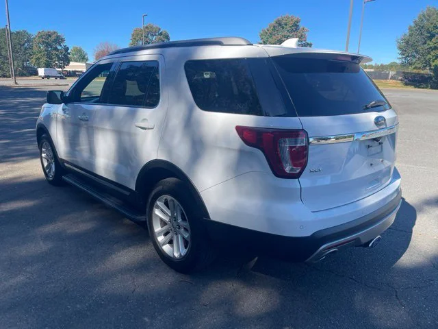 Used 2017 White Ford XLT image 3