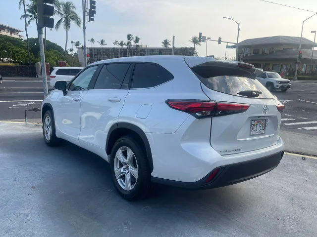 Used 2023 White Toyota LE image 4