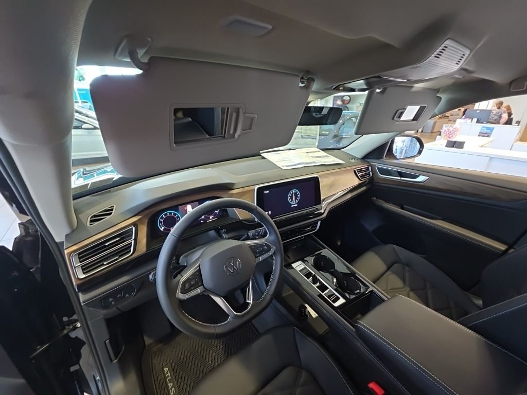 2026 Volkswagen Atlas SE w/Tech - Photo 14