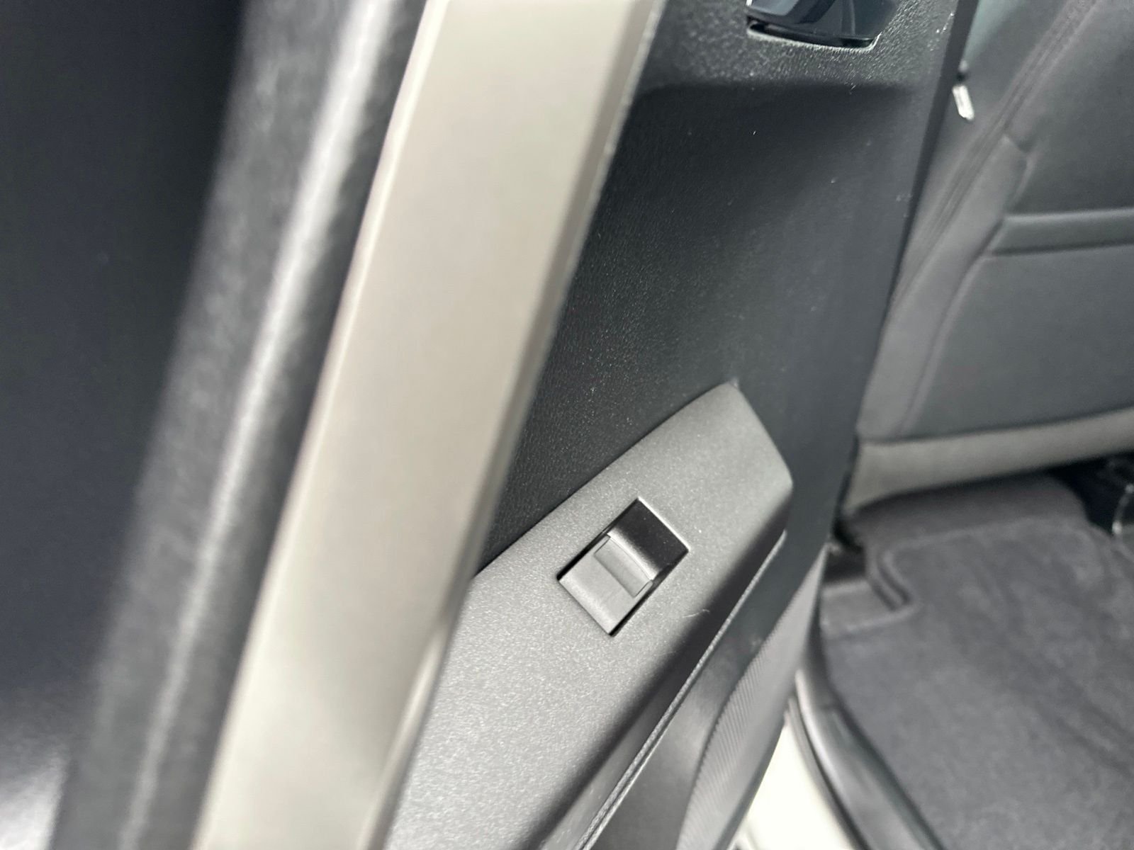 Used 2016 White Toyota XLE image 22