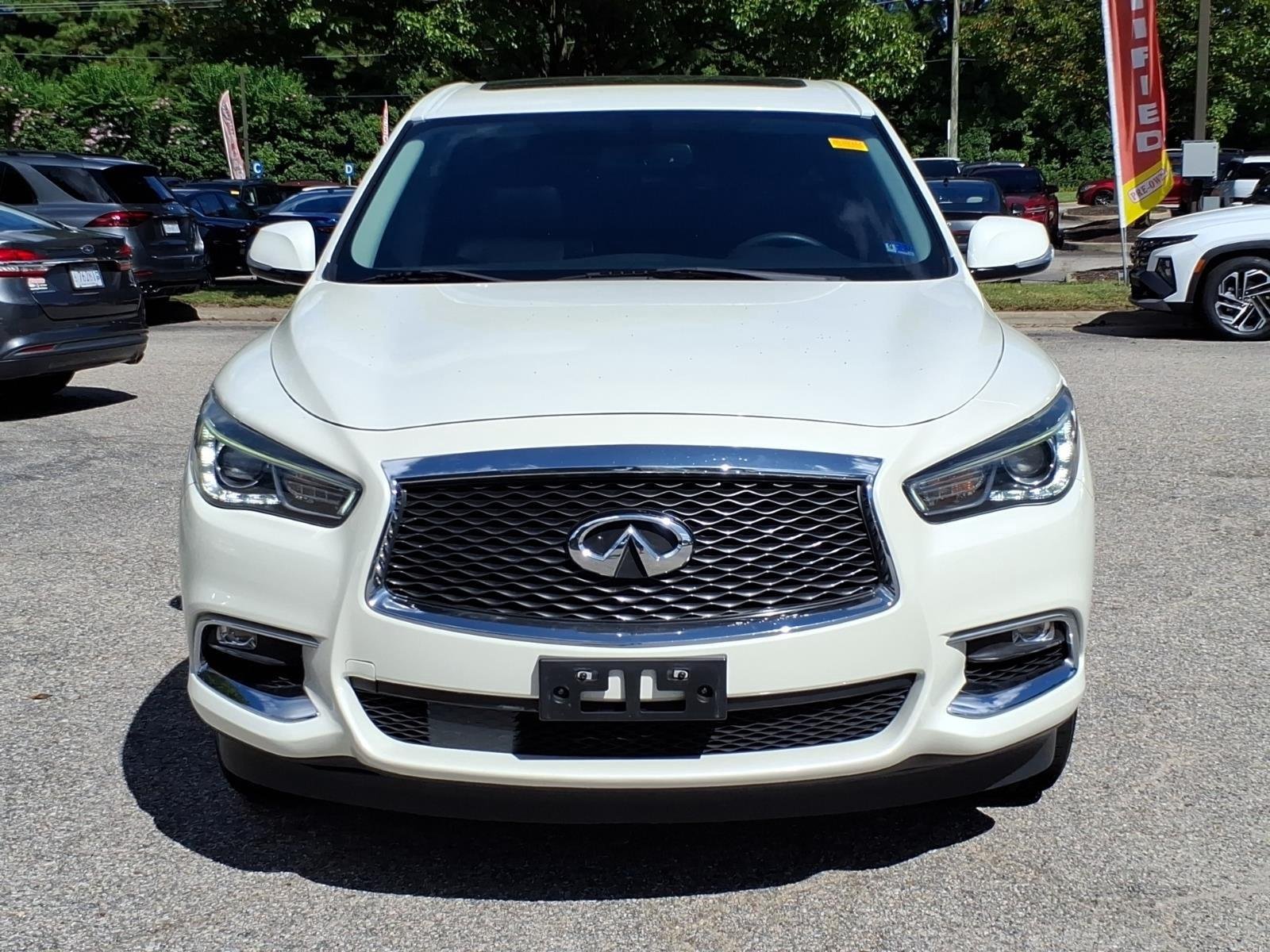 Used 2017 Majestic White INFINITI  image 2