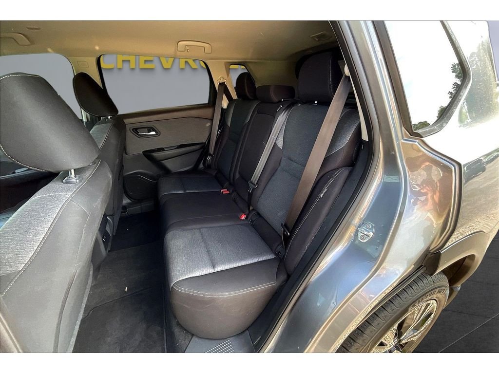 Used 2023  Nissan SV image 18
