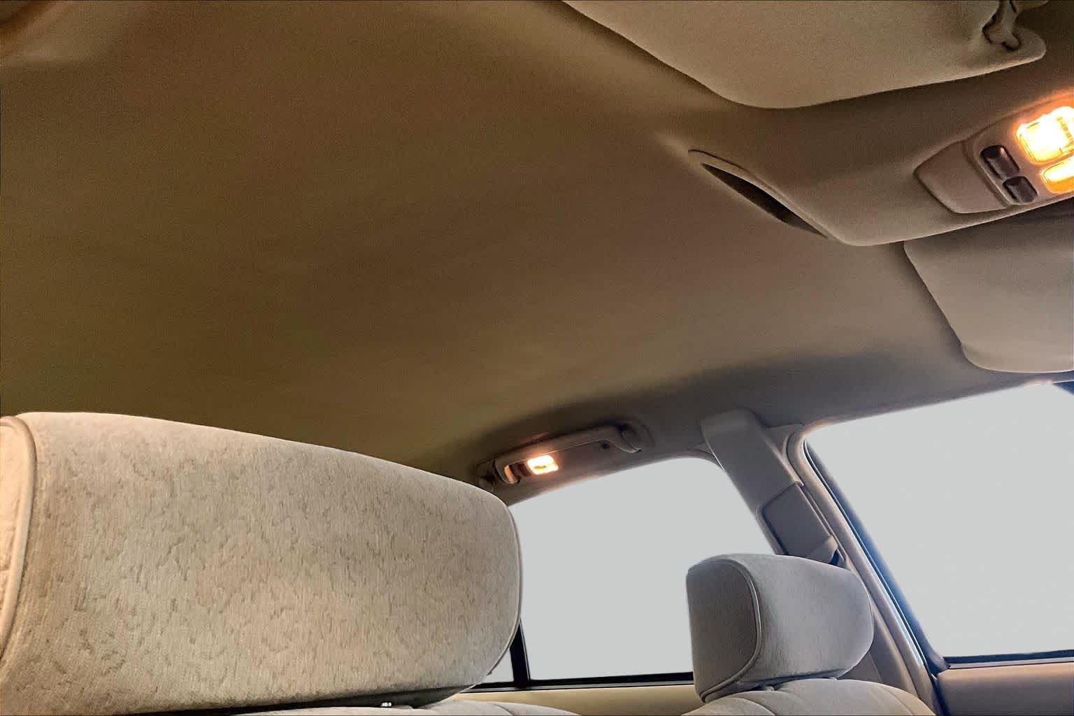 Used 1999 Champagne Oldsmobile  image 13