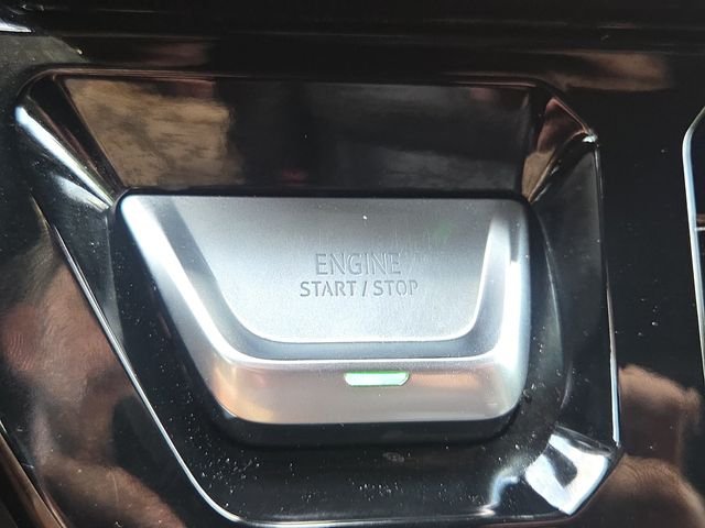 Used 2024 Summit White GMC AT4 image 22