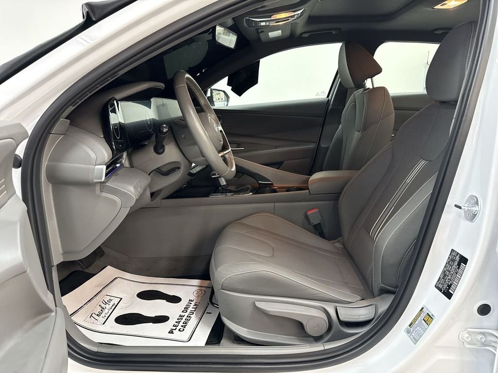 2025 Hyundai Elantra SEL - Photo 12
