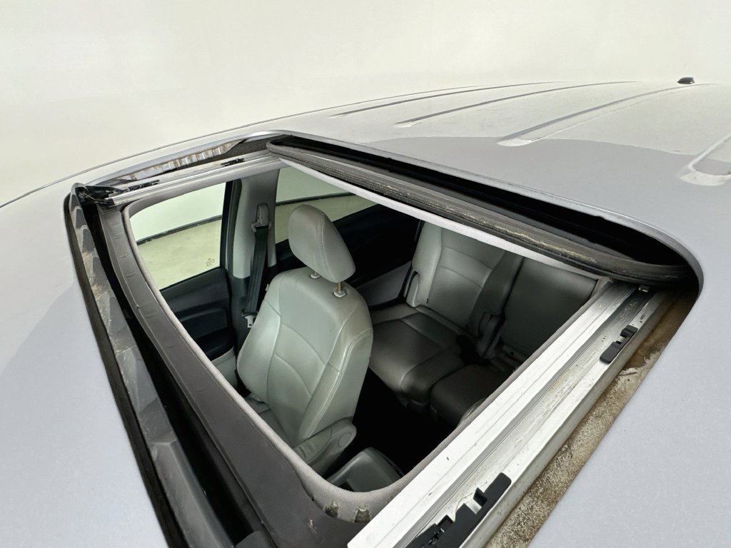Used 2016 Silver Honda EX-L image 26