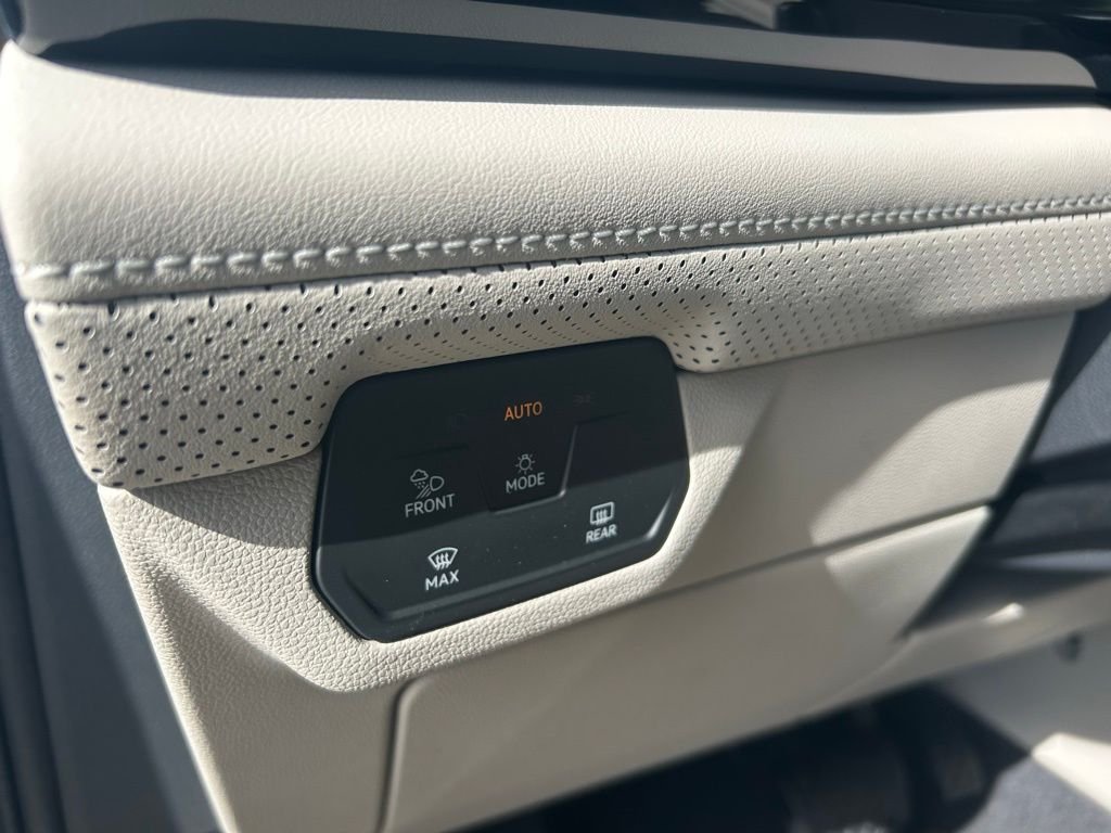 New 2026 Silver Volkswagen SE w/Technology image 51