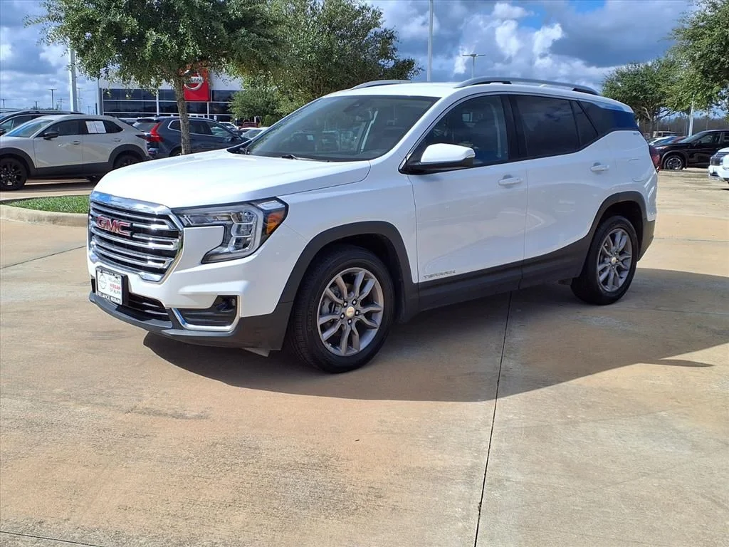 Used 2023 White GMC SLT image 22