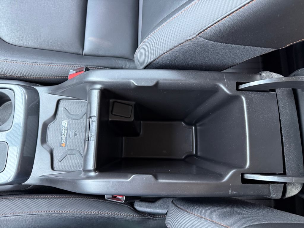 Used 2022 White GMC AT4 w/Leather image 32